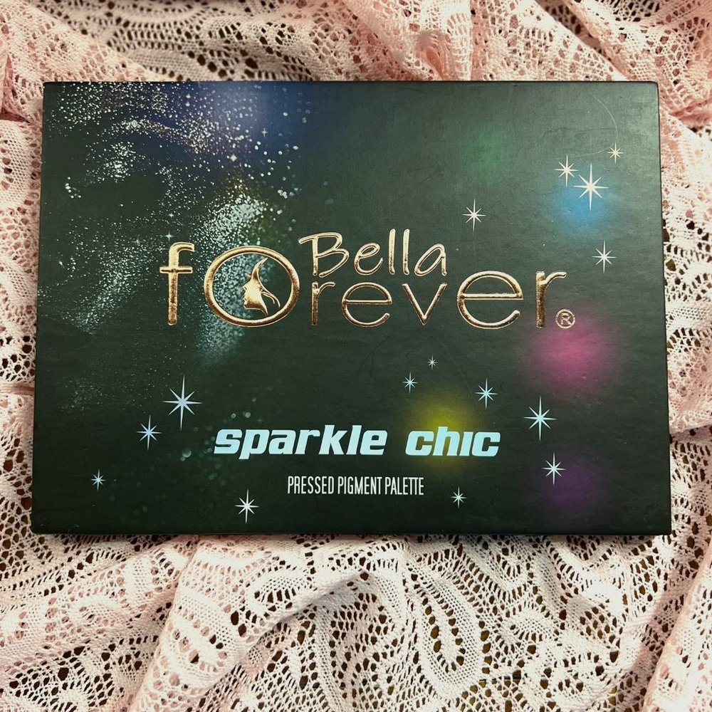 Bella fever sparkle chic PRESSED PIGMENT PALETTE